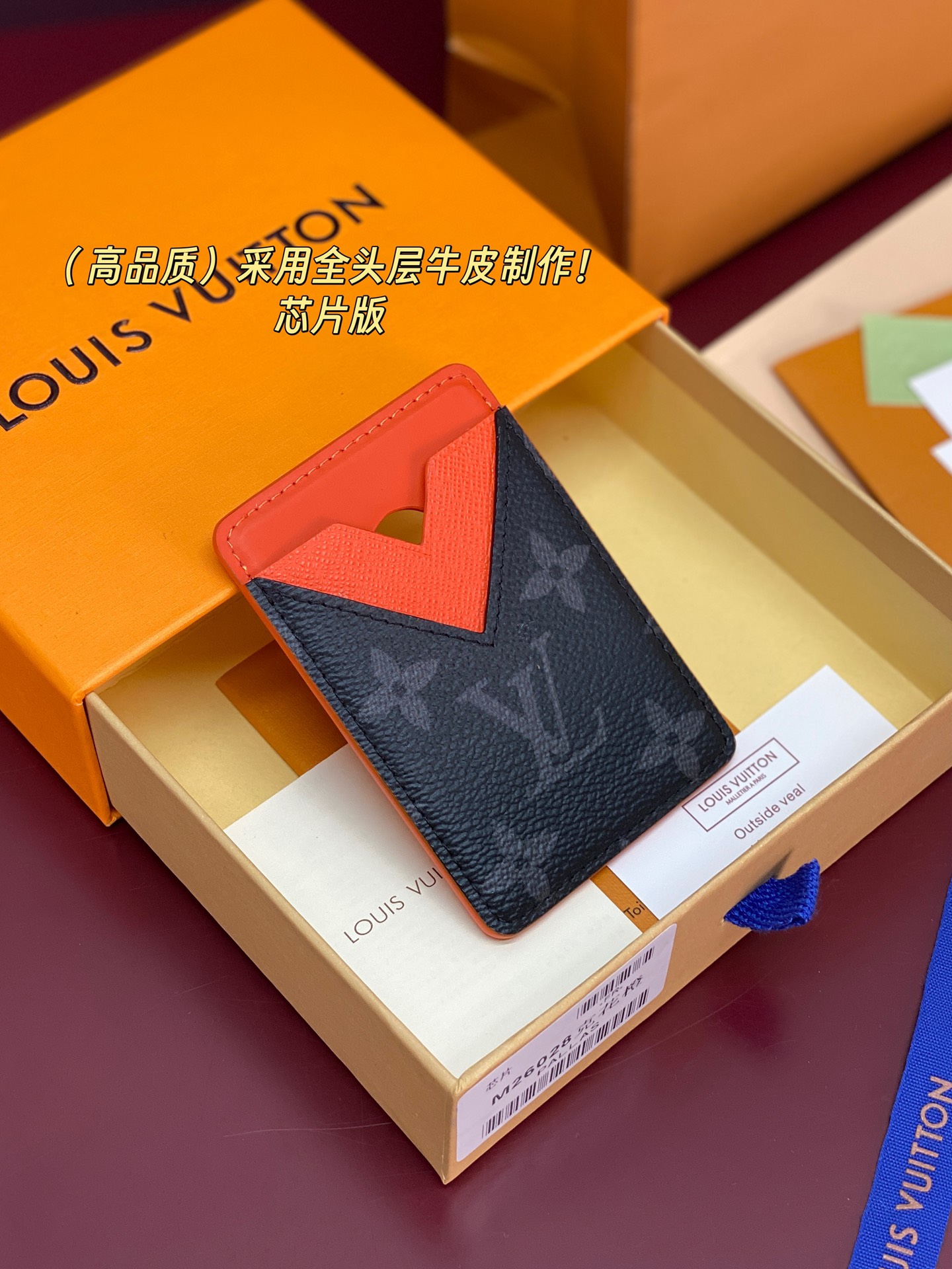 NO:714151,M26028 Black Flower Orange!  (High quality) chip version!  Made of top-grain cowhide, MAGNET card holder!  This Magnet card holder is made of Monogram Macassar canvas, with bright leather lining and trimming for a vibrant feel. The magnetic design can be easily fixed on ihone models equipped with MagSafe magnetic technology, and the card compartment has a V-shaped outline to highlight the brand heritage. 9.5 x 0.5 x 6.5 cm (height x width x length)., LV wallet, louis vuitton, wallets, cowhide19860909M26028 黑花橙！(高品质) 芯片版！采用头层牛皮制作、MAGNET 卡夹！本款 Magnet 卡夹取材 Monogram Macassar 帆布,以明丽皮革内衬和饰边彰显活力气息.磁性设计可轻松固定于搭载 MagSafe 磁吸技术的 ihone 机型,卡片夹层以 V 形轮廓彰显品牌底蕴. 9.5 x 0.5 x 6.5 厘米 (高 x 宽 x 长度).,LV钱包,louis vuitton,wallets,cowhide,欧美剧