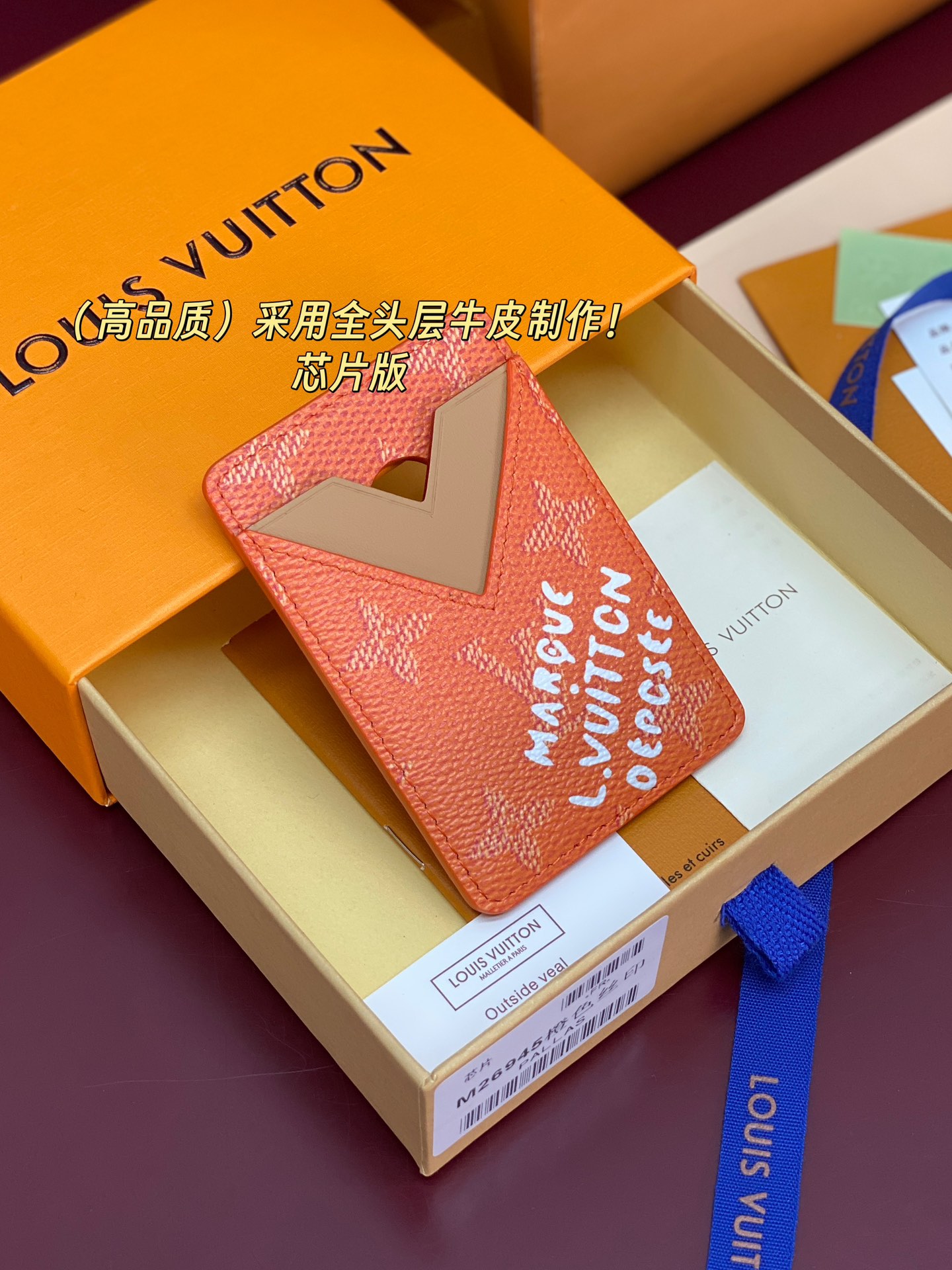 NO:714154,M26945 orange silk screen!  (High quality) chip version!  Made of top-grain cowhide, MAGNET card holder!  This Magnet card holder is made of Monogram Macassar canvas, with bright leather lining and trimming for a vibrant feel. The magnetic design can be easily fixed on ihone models equipped with MagSafe magnetic technology, and the card compartment has a V-shaped outline to highlight the brand heritage. 9.5 x 0.5 x 6.5 cm (height x width x length)., LV wallet, louis vuitton, wallets, cowhide19860909M26945 橙色丝印！(高品质) 芯片版！采用头层牛皮制作、MAGNET 卡夹！本款 Magnet 卡夹取材 Monogram Macassar 帆布,以明丽皮革内衬和饰边彰显活力气息.磁性设计可轻松固定于搭载 MagSafe 磁吸技术的 ihone 机型,卡片夹层以 V 形轮廓彰显品牌底蕴. 9.5 x 0.5 x 6.5 厘米 (高 x 宽 x 长度).,LV钱包,louis vuitton,wallets,cowhide,欧美剧