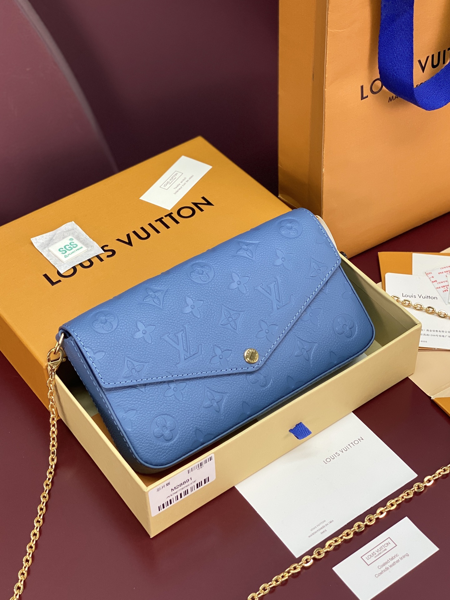 NO:769171,M28891 POCHETTE FLICIE BAG!  This Félicie Pochette handbag embraces denim colors in the new season and is made of iconic Monogram Empreinte leather with a detachable chain. It has ample space to accommodate daily needs and a detachable storage bag. It is a modern travel companion for weekend trips to the city. 21 x 12 x 3 cm (length x height x width)., LV wallet, louis vuitton, wallets19860909M28891 POCHETTE FLICIE 手袋！本款 Félicie Pochette 手袋于新季拥抱丹宁色彩,为标志性 Monogram Empreinte 皮革包身搭配可拆卸链条.充裕空间可容纳日常所需,另设有可拆卸收纳包,是周末畅游都市的摩登旅伴. 21 x 12 x 3 厘米 (长度 x 高 x 宽).,LV钱包,louis vuitton,wallets,欧美剧