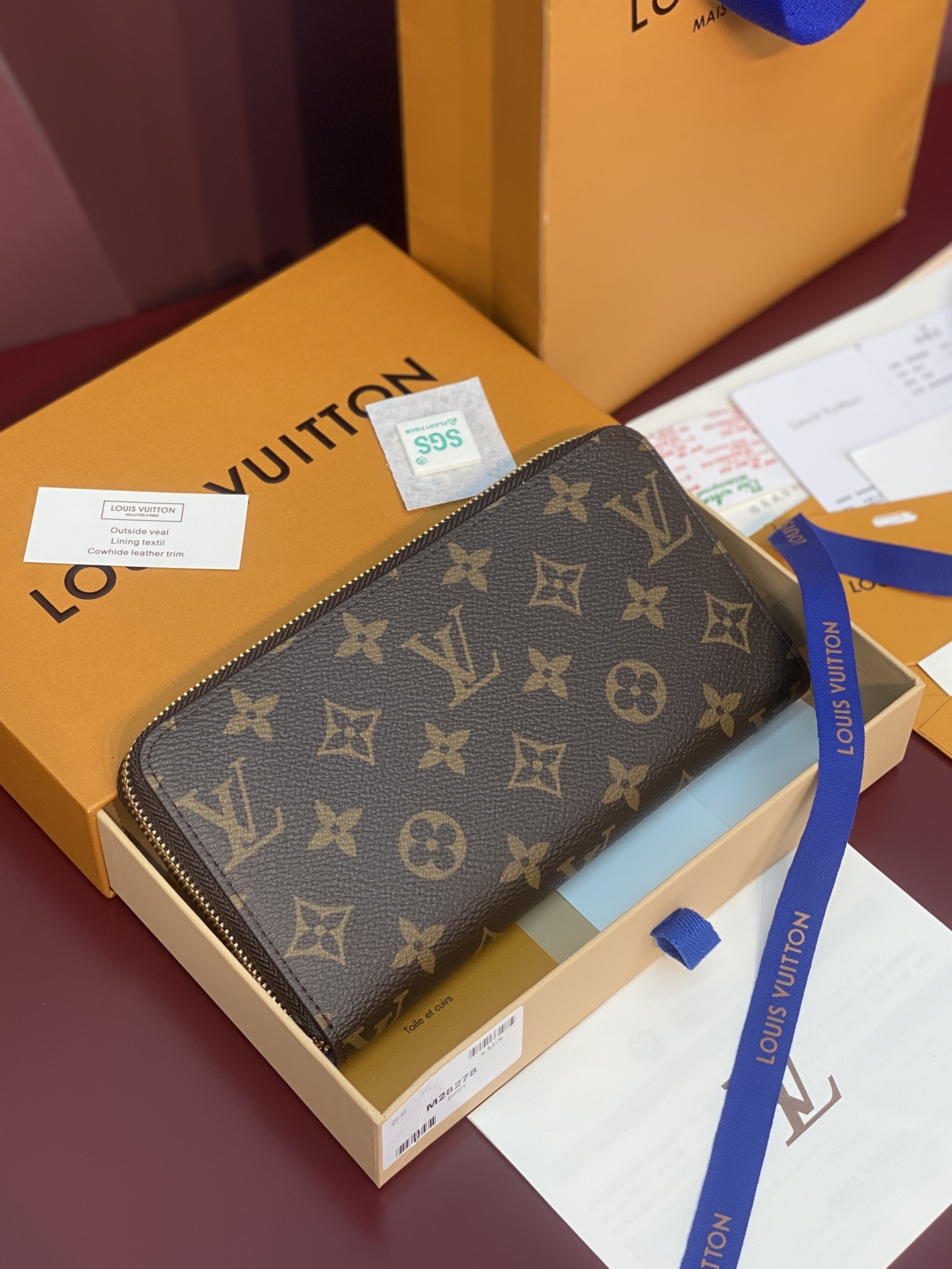 NO:813415,M28278 blue!  (High quality) chip version!  The limited color version of Zippy long zipper wallet is the brand's iconic large-capacity wallet, which combines practicality and fashion. The classic Monogram presbyopia pattern, with lemon yellow contrast lining, injects vitality on the classic basis, and is more suitable for spring and summer style. 19.5 × 10.5 × 2.5 cm., LV wallet, louis vuitton, wallets19860909M28278 蓝！(高品质) 芯片版！Zippy长款拉链钱夹的限定配色款,是品牌标志性的大容量钱包,兼具实用性与时尚感.经典Monogram老花图案,搭配柠檬黄撞色内衬,在经典基础上注入活力感,更适合春夏风格19.5 × 10.5 × 2.5 cm.,LV钱包,louis vuitton,wallets,Wallet purse