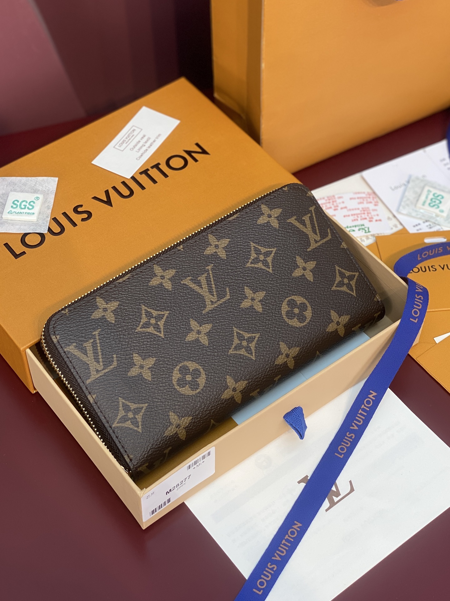 NO:813400,M28277 lemon yellow!  (High quality) chip version!  The limited color version of Zippy long zipper wallet is the brand's iconic large-capacity wallet, which combines practicality and fashion. The classic Monogram presbyopia pattern, with lemon yellow contrast lining, injects vitality on the classic basis, and is more suitable for spring and summer style. 19.5 × 10.5 × 2.5 cm., LV wallet, louis vuitton, wallets19860909M28277 柠檬黄！(高品质) 芯片版！Zippy长款拉链钱夹的限定配色款,是品牌标志性的大容量钱包,兼具实用性与时尚感.经典Monogram老花图案,搭配柠檬黄撞色内衬,在经典基础上注入活力感,更适合春夏风格19.5 × 10.5 × 2.5 cm.,LV钱包,louis vuitton,wallets,Wallet purse
