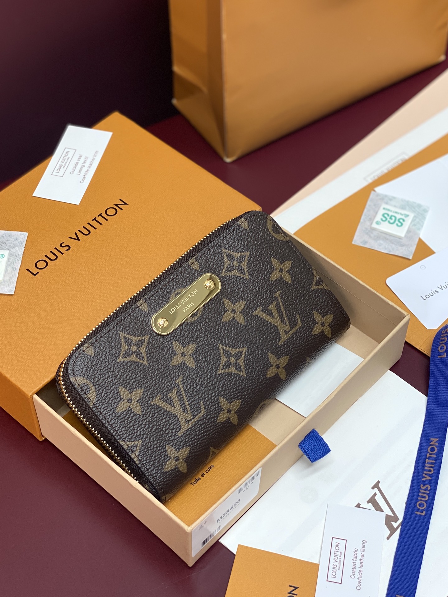 NO:852519,Chip version!  M28428 Presbyopia!  Margot wallet, a very stylish style that strikes the perfect balance between contemporary and classic design. It is crafted from the iconic Monogram Empreinte leather, decorated with polished metal hardware and includes multiple pockets and compartments. Dimensions 17x11x2cm., LV wallet, louis vuitton, wallets19860909芯片版！M28428 老花！Margot钱包,一款非常时尚的款式,在当代和经典设计之间实现了完美的平衡.它由标志性的Monogram Empreinte皮革制作,饰有抛光的金属五金,包括多个口袋和隔间.尺寸17x11x2cm.,LV钱包,louis vuitton,wallets,欧美剧