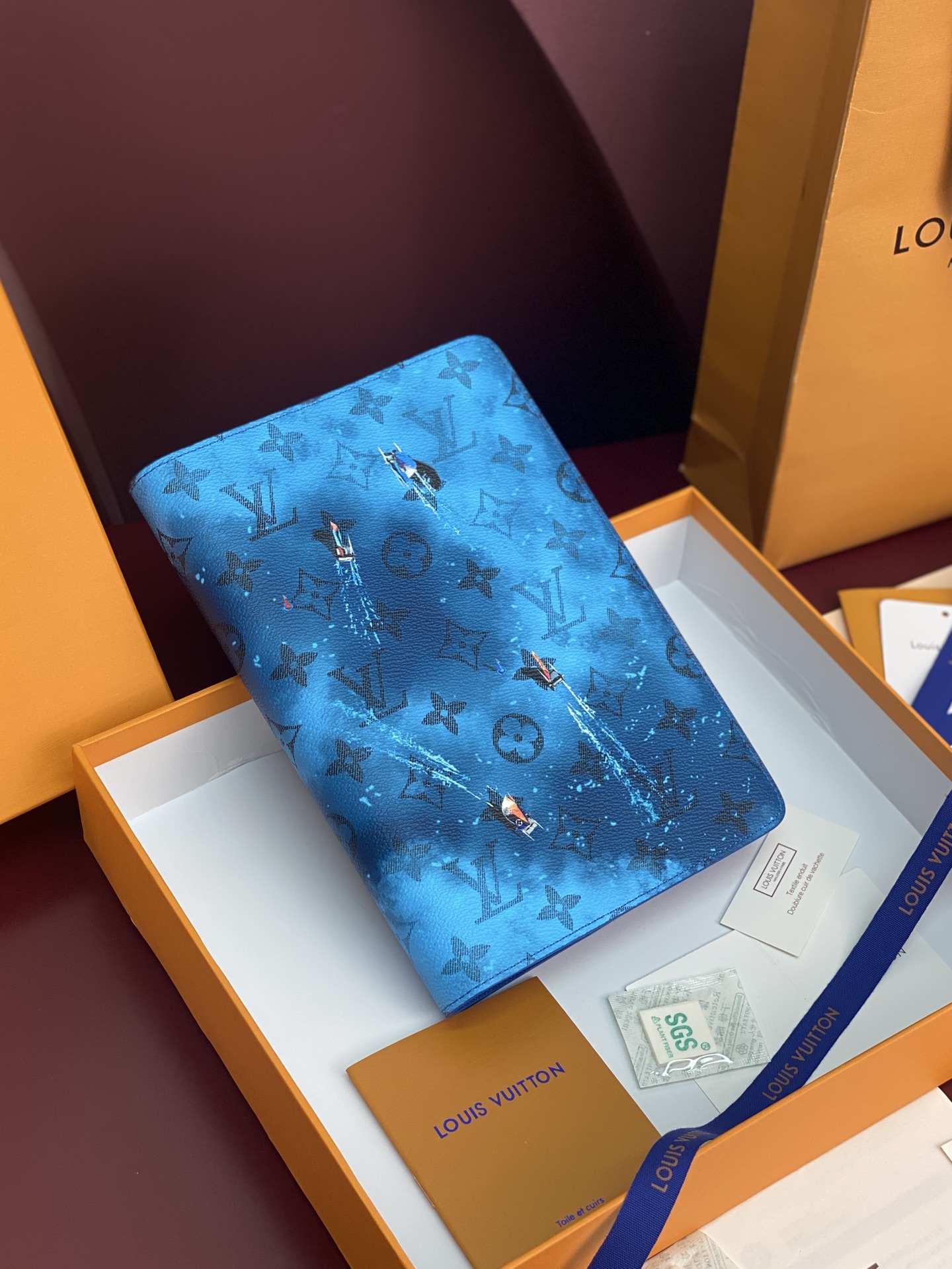 NO:880930,Gl1633 Ocean!  Chip version!  LouIs Vuitton x grace Coddington Ocean, branded micro-labeled Monogram coated canvas, with rich legendary colors and Athens design, it becomes a fashion classic. It depicts the image of athletes on the ocean!  18x23x2cm.,LV wallet,louis vuitton,louis vuitton,wallets19860909Gl1633 海洋！芯片版！LouIs Vuitton x grace Coddington 海洋,品版微标 Monogram 涂层帆布、伴随着丰富的传奇色彩和雅典残设计而成时尚之经典.描绘海洋上运动员图景！18x23x2cm.,LV钱包,louis vuitton,louis vuitton,wallets,欧美剧