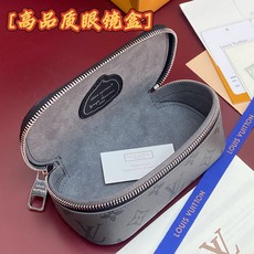 GI0883 南瓜!芯片版🔅 SUNGLASSES POUCH 眼镜盒!眼镜盒取材 Monogram 帆布和牛皮革,令拥 GI0883 南瓜!芯片版🔅 SUNGLASSES POUCH 眼镜盒!眼镜盒取材 Monogram 帆布和牛皮革,令拥