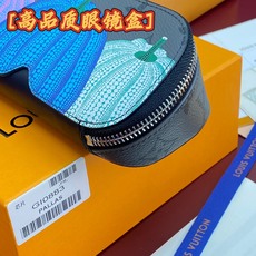 GI0883 南瓜!芯片版🔅 SUNGLASSES POUCH 眼镜盒!眼镜盒取材 Monogram 帆布和牛皮革,令拥 GI0883 南瓜!芯片版🔅 SUNGLASSES POUCH 眼镜盒!眼镜盒取材 Monogram 帆布和牛皮革,令拥