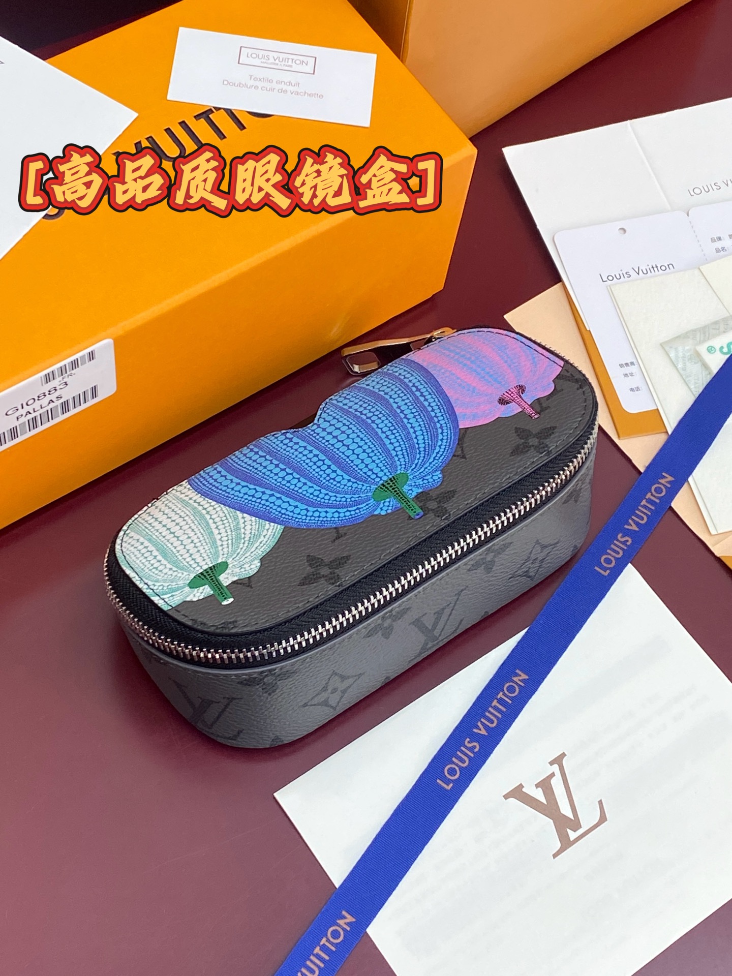 NO:920009,GI0883 Pumpkin!  Chip version of SUNGLASSES OUCH glasses case!  The glasses case is made of Monogram canvas and cowhide leather, allowing large glasses with delicate frames to travel safely. The Louis Vuitton logo is designed to attract the attention of brand fans. 17 x 8.5 x 6.5 cm (length x height x width).,LV wallet,louis vuitton,louis vuitton,wallets,cowhide19860909GI0883 南瓜！芯片版 SUNGLASSES OUCH 眼镜盒！眼镜盒取材 Monogram 帆布和牛皮革,令拥有精致框架的大号眼镜稳妥随行.路易威登标识旨在吸引品牌拥趸目光. 17 x 8.5 x 6.5 厘米 (长度 x 高 x 宽).,LV钱包,louis vuitton,louis vuitton,wallets,cowhide,欧美剧