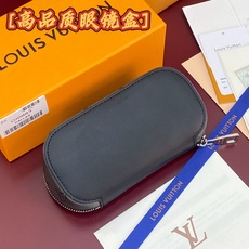 GI0883 南瓜!芯片版🔅 SUNGLASSES POUCH 眼镜盒!眼镜盒取材 Monogram 帆布和牛皮革,令拥 GI0883 南瓜!芯片版🔅 SUNGLASSES POUCH 眼镜盒!眼镜盒取材 Monogram 帆布和牛皮革,令拥