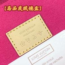 GI1540 白彩!芯片版🔅 SUNGLASSES POUCH 眼镜盒!眼镜盒取材 Monogram 帆布和牛皮革,令拥 GI1540 白彩!芯片版🔅 SUNGLASSES POUCH 眼镜盒!眼镜盒取材 Monogram 帆布和牛皮革,令拥