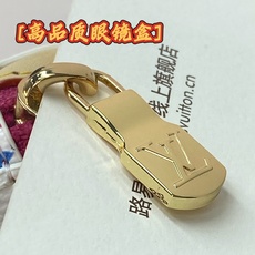 GI1540 白彩!芯片版🔅 SUNGLASSES POUCH 眼镜盒!眼镜盒取材 Monogram 帆布和牛皮革,令拥 GI1540 白彩!芯片版🔅 SUNGLASSES POUCH 眼镜盒!眼镜盒取材 Monogram 帆布和牛皮革,令拥