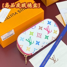 GI1540 白彩!芯片版🔅 SUNGLASSES POUCH 眼镜盒!眼镜盒取材 Monogram 帆布和牛皮革,令拥 GI1540 白彩!芯片版🔅 SUNGLASSES POUCH 眼镜盒!眼镜盒取材 Monogram 帆布和牛皮革,令拥