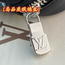 GI1287 黑彩!芯片版🔅 SUNGLASSES POUCH 眼镜盒!眼镜盒取材 Monogram 帆布和牛皮革,令拥 GI1287 黑彩!芯片版🔅 SUNGLASSES POUCH 眼镜盒!眼镜盒取材 Monogram 帆布和牛皮革,令拥