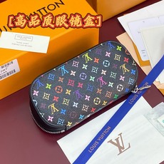GI1287 黑彩!芯片版🔅 SUNGLASSES POUCH 眼镜盒!眼镜盒取材 Monogram 帆布和牛皮革,令拥 GI1287 黑彩!芯片版🔅 SUNGLASSES POUCH 眼镜盒!眼镜盒取材 Monogram 帆布和牛皮革,令拥