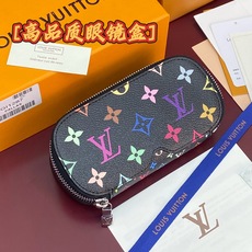 GI1287 黑彩!芯片版🔅 SUNGLASSES POUCH 眼镜盒!眼镜盒取材 Monogram 帆布和牛皮革,令拥 GI1287 黑彩!芯片版🔅 SUNGLASSES POUCH 眼镜盒!眼镜盒取材 Monogram 帆布和牛皮革,令拥