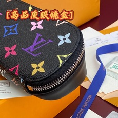 GI1287 黑彩!芯片版🔅 SUNGLASSES POUCH 眼镜盒!眼镜盒取材 Monogram 帆布和牛皮革,令拥 GI1287 黑彩!芯片版🔅 SUNGLASSES POUCH 眼镜盒!眼镜盒取材 Monogram 帆布和牛皮革,令拥