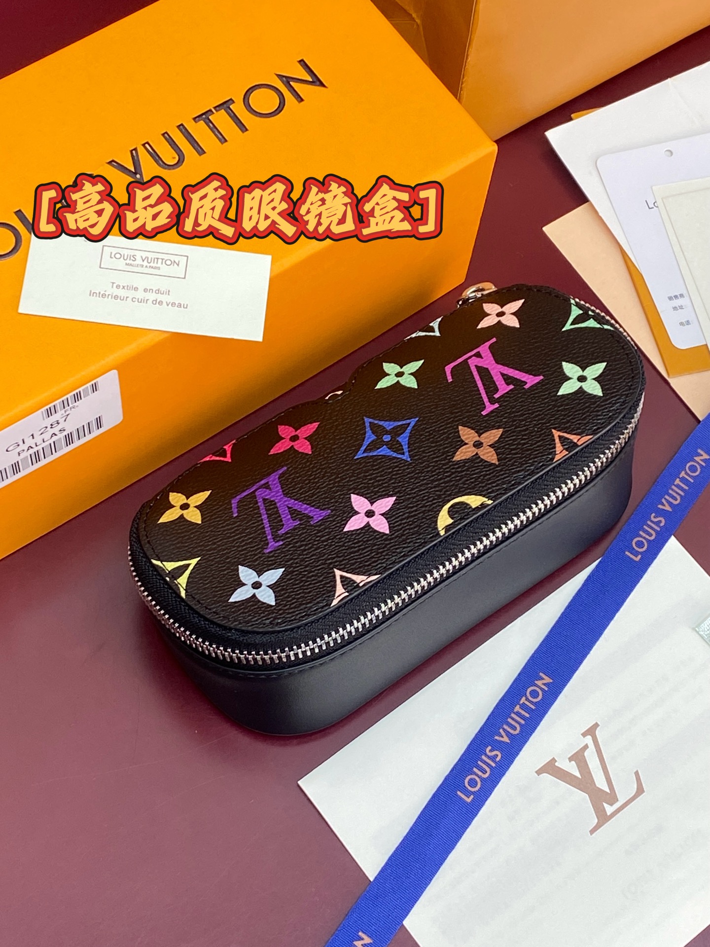 NO:920018,GI1287 black color!  Chip version of SUNGLASSES OUCH glasses case!  The glasses case is made of Monogram canvas and cowhide leather, allowing large glasses with delicate frames to travel safely. The Louis Vuitton logo is designed to attract the attention of brand fans. 17 x 8.5 x 6.5 cm (length x height x width).,LV wallet,louis vuitton,louis vuitton,wallets,cowhide19860909GI1287 黑彩！芯片版 SUNGLASSES OUCH 眼镜盒！眼镜盒取材 Monogram 帆布和牛皮革,令拥有精致框架的大号眼镜稳妥随行.路易威登标识旨在吸引品牌拥趸目光. 17 x 8.5 x 6.5 厘米 (长度 x 高 x 宽).,LV钱包,louis vuitton,louis vuitton,wallets,cowhide,欧美剧