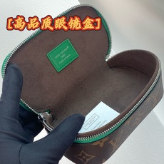 GI1293 高尔夫!芯片版🔅 SUNGLASSES POUCH 眼镜盒!眼镜盒取材 Monogram 帆布和牛皮革,令 GI1293 高尔夫!芯片版🔅 SUNGLASSES POUCH 眼镜盒!眼镜盒取材 Monogram 帆布和牛皮革,令