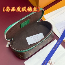GI1293 高尔夫!芯片版🔅 SUNGLASSES POUCH 眼镜盒!眼镜盒取材 Monogram 帆布和牛皮革,令 GI1293 高尔夫!芯片版🔅 SUNGLASSES POUCH 眼镜盒!眼镜盒取材 Monogram 帆布和牛皮革,令