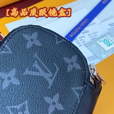 GI0654 黑花!芯片版🔅 SUNGLASSES POUCH 眼镜盒!眼镜盒取材 Monogram 帆布和牛皮革,令拥 GI0654 黑花!芯片版🔅 SUNGLASSES POUCH 眼镜盒!眼镜盒取材 Monogram 帆布和牛皮革,令拥