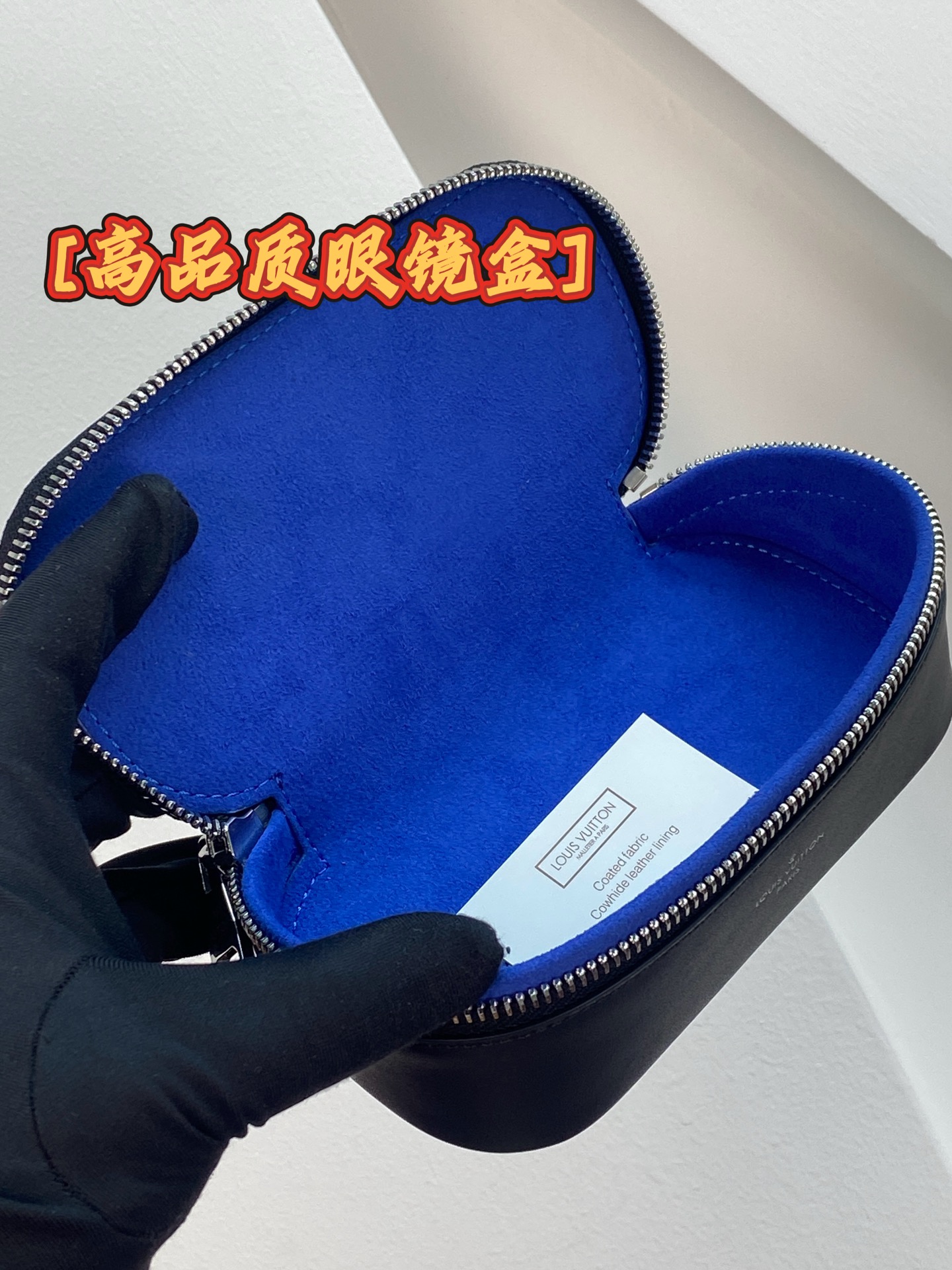 GI0654 黑花!芯片版🔅 SUNGLASSES POUCH 眼镜盒!眼镜盒取材 Monogram 帆布和牛皮革,令拥 GI0654 黑花!芯片版🔅 SUNGLASSES POUCH 眼镜盒!眼镜盒取材 Monogram 帆布和牛皮革,令拥