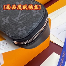 GI0654 黑花!芯片版🔅 SUNGLASSES POUCH 眼镜盒!眼镜盒取材 Monogram 帆布和牛皮革,令拥 GI0654 黑花!芯片版🔅 SUNGLASSES POUCH 眼镜盒!眼镜盒取材 Monogram 帆布和牛皮革,令拥