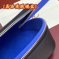 GI0654 黑花!芯片版🔅 SUNGLASSES POUCH 眼镜盒!眼镜盒取材 Monogram 帆布和牛皮革,令拥 GI0654 黑花!芯片版🔅 SUNGLASSES POUCH 眼镜盒!眼镜盒取材 Monogram 帆布和牛皮革,令拥