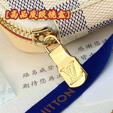 GI1604 白格!芯片版🔅 SUNGLASSES POUCH 眼镜盒!眼镜盒取材 Monogram 帆布和牛皮革,令拥 GI1604 白格!芯片版🔅 SUNGLASSES POUCH 眼镜盒!眼镜盒取材 Monogram 帆布和牛皮革,令拥