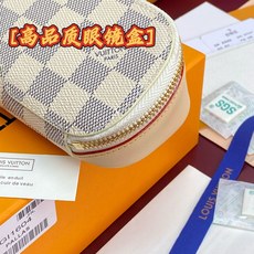 GI1604 白格!芯片版🔅 SUNGLASSES POUCH 眼镜盒!眼镜盒取材 Monogram 帆布和牛皮革,令拥 GI1604 白格!芯片版🔅 SUNGLASSES POUCH 眼镜盒!眼镜盒取材 Monogram 帆布和牛皮革,令拥