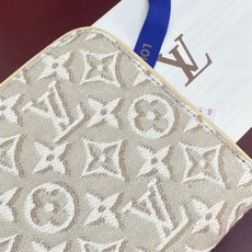 M29575 提花米色!芯片版!LOUIS VUITTON Zippy 经典老花满印 提花面料 钱包 此款风格硬朗、极为 M29575 提花米色!芯片版!LOUIS VUITTON Zippy 经典老花满印 提花面料 钱包 此款风格硬朗、极为