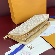 M29575 提花米色!芯片版!LOUIS VUITTON Zippy 经典老花满印 提花面料 钱包 此款风格硬朗、极为 M29575 提花米色!芯片版!LOUIS VUITTON Zippy 经典老花满印 提花面料 钱包 此款风格硬朗、极为