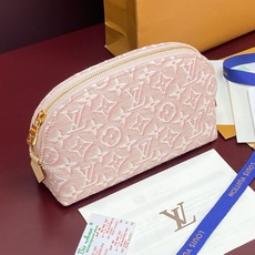 M2A419 提花粉色!芯片版!化妆包!LOUIS VUITTON Monogram 130 POCHETTE COSM M2A419 提花粉色!芯片版!化妆包!LOUIS VUITTON Monogram 130 POCHETTE COSM