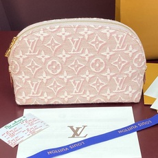 M2A419 提花粉色!芯片版!化妆包!LOUIS VUITTON Monogram 130 POCHETTE COSM M2A419 提花粉色!芯片版!化妆包!LOUIS VUITTON Monogram 130 POCHETTE COSM