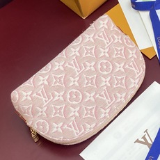 M2A419 提花粉色!芯片版!化妆包!LOUIS VUITTON Monogram 130 POCHETTE COSM M2A419 提花粉色!芯片版!化妆包!LOUIS VUITTON Monogram 130 POCHETTE COSM