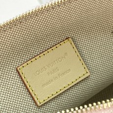 M2A419 提花粉色!芯片版!化妆包!LOUIS VUITTON Monogram 130 POCHETTE COSM M2A419 提花粉色!芯片版!化妆包!LOUIS VUITTON Monogram 130 POCHETTE COSM