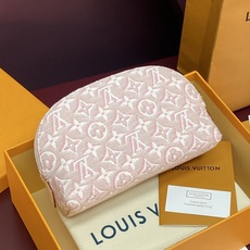 M2A419 提花粉色!芯片版!化妆包!LOUIS VUITTON Monogram 130 POCHETTE COSM M2A419 提花粉色!芯片版!化妆包!LOUIS VUITTON Monogram 130 POCHETTE COSM