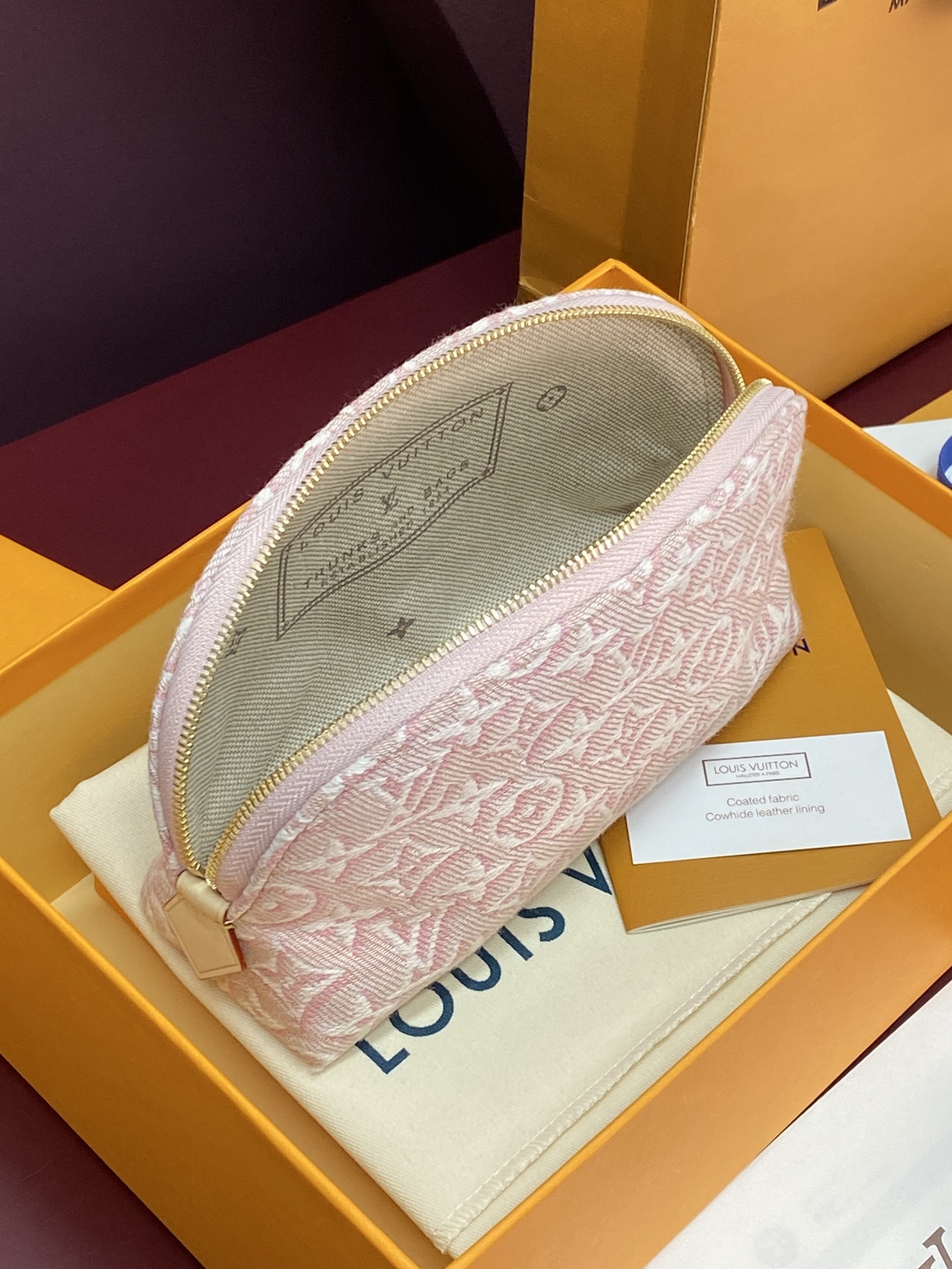 M2A419 提花粉色!芯片版!化妆包!LOUIS VUITTON Monogram 130 POCHETTE COSM M2A419 提花粉色!芯片版!化妆包!LOUIS VUITTON Monogram 130 POCHETTE COSM