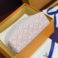 M2A419 提花粉色!芯片版!化妆包!LOUIS VUITTON Monogram 130 POCHETTE COSM M2A419 提花粉色!芯片版!化妆包!LOUIS VUITTON Monogram 130 POCHETTE COSM