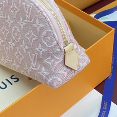 M2A419 提花粉色!芯片版!化妆包!LOUIS VUITTON Monogram 130 POCHETTE COSM M2A419 提花粉色!芯片版!化妆包!LOUIS VUITTON Monogram 130 POCHETTE COSM