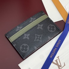 M29768 军绿!此款采用全新Monogram Eclipse涂层帆布材质的卡片夹风格靓丽而时髦,体积小巧,可轻松收入 M29768 军绿!此款采用全新Monogram Eclipse涂层帆布材质的卡片夹风格靓丽而时髦,体积小巧,可轻松收入