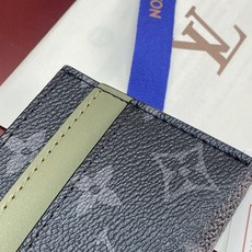 M29768 军绿!此款采用全新Monogram Eclipse涂层帆布材质的卡片夹风格靓丽而时髦,体积小巧,可轻松收入 M29768 军绿!此款采用全新Monogram Eclipse涂层帆布材质的卡片夹风格靓丽而时髦,体积小巧,可轻松收入