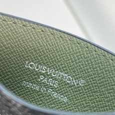M29768 军绿!此款采用全新Monogram Eclipse涂层帆布材质的卡片夹风格靓丽而时髦,体积小巧,可轻松收入 M29768 军绿!此款采用全新Monogram Eclipse涂层帆布材质的卡片夹风格靓丽而时髦,体积小巧,可轻松收入