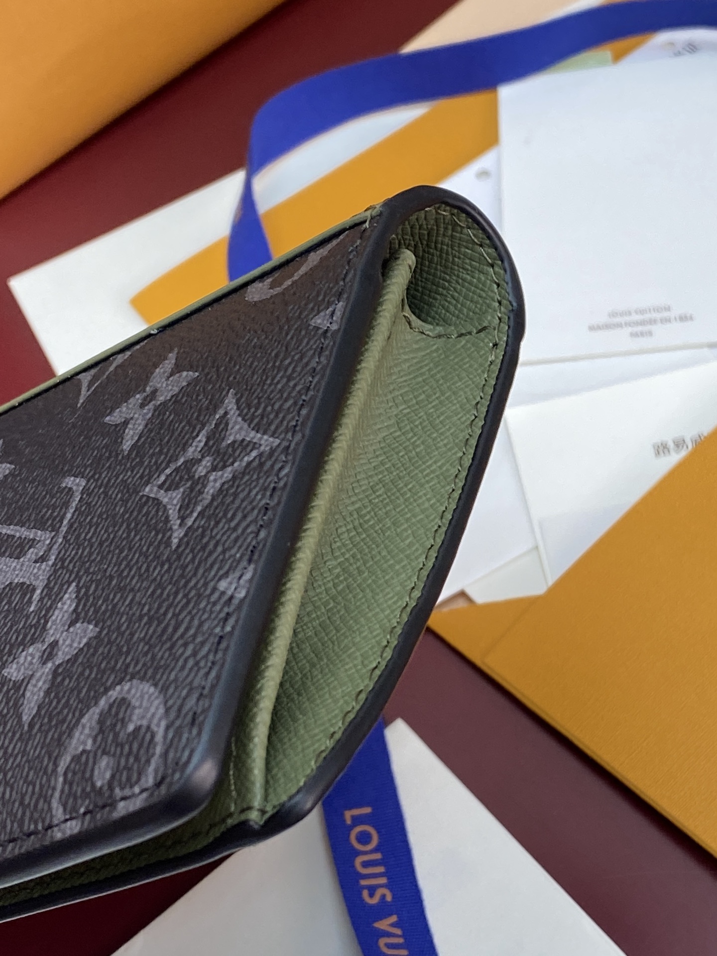 M28815 军绿!BRAZZA 钱夹、本款 Brazza 钱夹采用 Monogram Eclipse 帆布和考究皮革, M28815 军绿!BRAZZA 钱夹、本款 Brazza 钱夹采用 Monogram Eclipse 帆布和考究皮革,