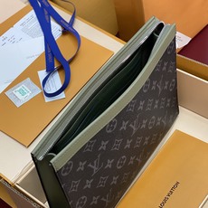 升级版本⚠️M28841 军绿!POCHETTE VOYAGE 手拿包!本款 Pochette Voyage 手拿包汲取 升级版本⚠️M28841 军绿!POCHETTE VOYAGE 手拿包!本款 Pochette Voyage 手拿包汲取