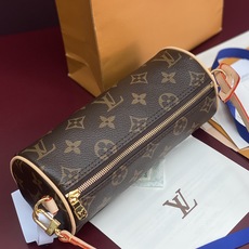 M25703 芯片版!POCHETTE PAPILLON 手袋、翻阅路易威登的典藏档案,探寻 Pochette Papi M25703 芯片版!POCHETTE PAPILLON 手袋、翻阅路易威登的典藏档案,探寻 Pochette Papi