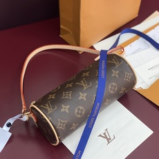 M25703 芯片版!POCHETTE PAPILLON 手袋、翻阅路易威登的典藏档案,探寻 Pochette Papi M25703 芯片版!POCHETTE PAPILLON 手袋、翻阅路易威登的典藏档案,探寻 Pochette Papi