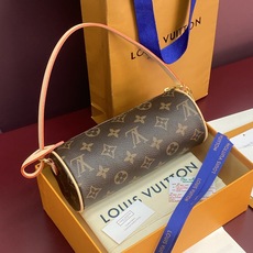 M25703 芯片版!POCHETTE PAPILLON 手袋、翻阅路易威登的典藏档案,探寻 Pochette Papi M25703 芯片版!POCHETTE PAPILLON 手袋、翻阅路易威登的典藏档案,探寻 Pochette Papi