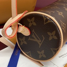M25703 芯片版!POCHETTE PAPILLON 手袋、翻阅路易威登的典藏档案,探寻 Pochette Papi M25703 芯片版!POCHETTE PAPILLON 手袋、翻阅路易威登的典藏档案,探寻 Pochette Papi