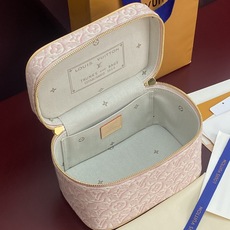 M29667 芯片版!NICE 迷你化妆!本款 Nice 迷你化妆包取材 Monogram Emblème 帆布,以亚麻 M29667 芯片版!NICE 迷你化妆!本款 Nice 迷你化妆包取材 Monogram Emblème 帆布,以亚麻