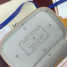 M29667 芯片版!NICE 迷你化妆!本款 Nice 迷你化妆包取材 Monogram Emblème 帆布,以亚麻 M29667 芯片版!NICE 迷你化妆!本款 Nice 迷你化妆包取材 Monogram Emblème 帆布,以亚麻