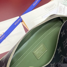 M28840(芯片版!) 当季新款 LOCKER DOPP KIT 盥洗袋!本款 Locker Dopp Kit 盥洗袋 M28840(芯片版!) 当季新款 LOCKER DOPP KIT 盥洗袋!本款 Locker Dopp Kit 盥洗袋
