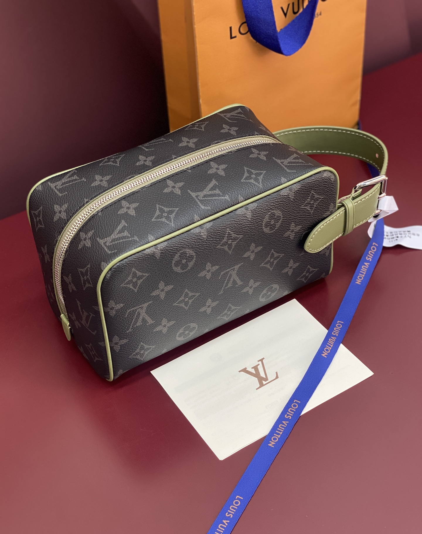 M28840(芯片版!) 当季新款 LOCKER DOPP KIT 盥洗袋!本款 Locker Dopp Kit 盥洗袋 M28840(芯片版!) 当季新款 LOCKER DOPP KIT 盥洗袋!本款 Locker Dopp Kit 盥洗袋
